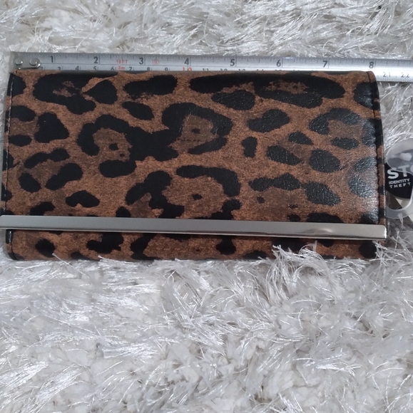 NWT LEOPARD PRINT WALLET - Picture 3 of 8